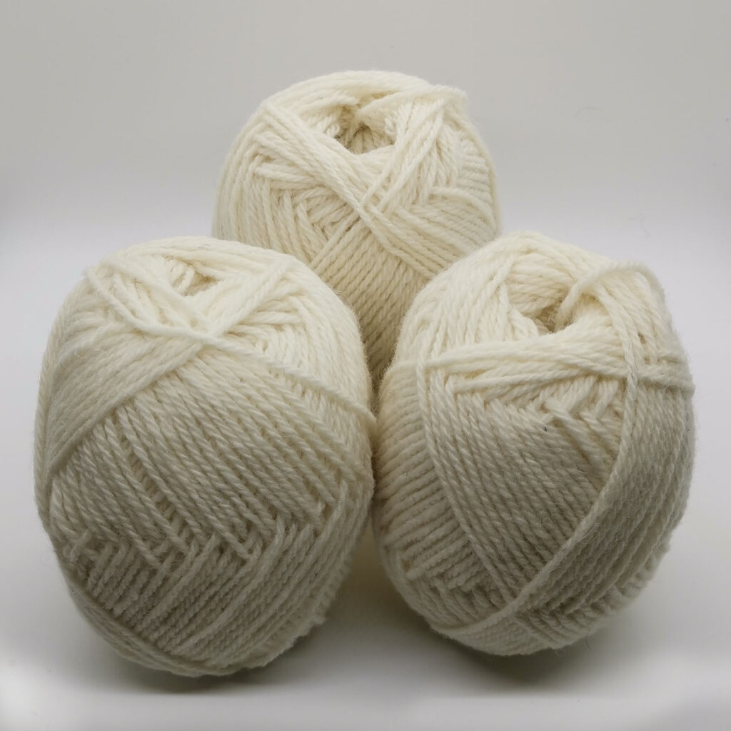 white aran knitting yarn
